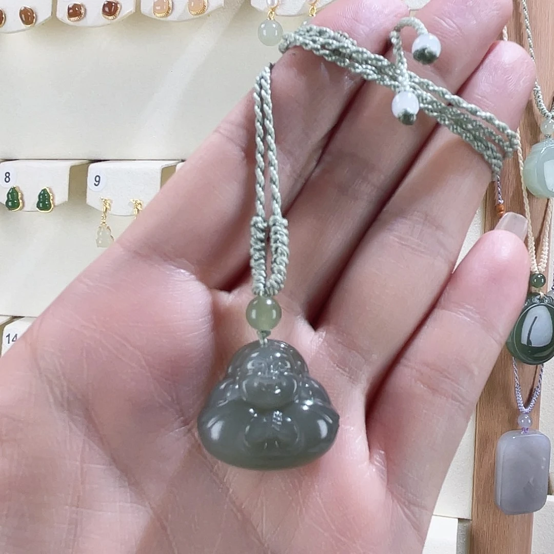 和田玉（糖玉）未镶嵌颈饰抱抱佛