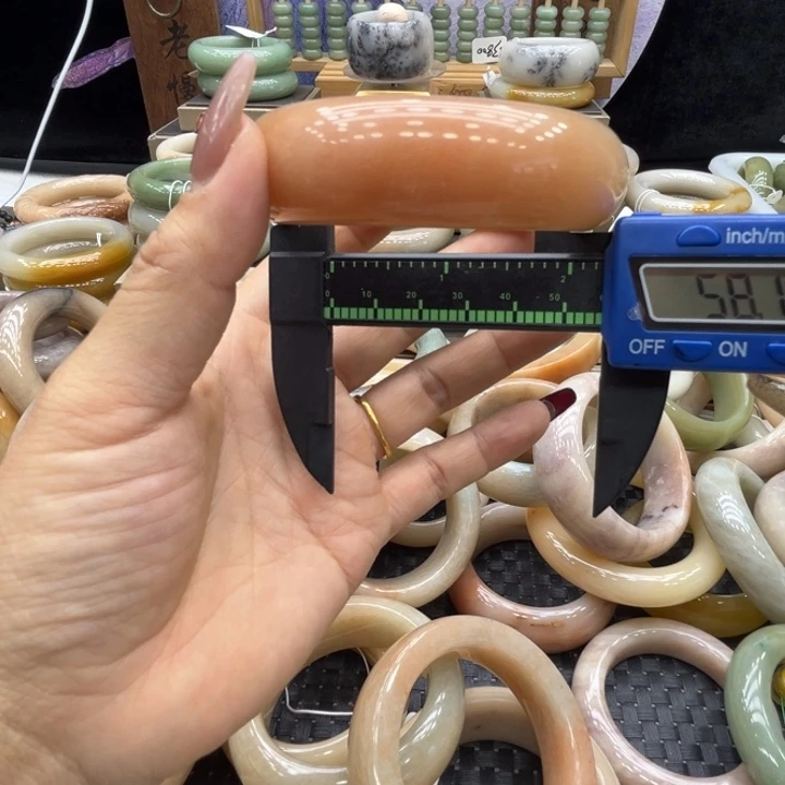 石英岩玉未镶嵌手镯