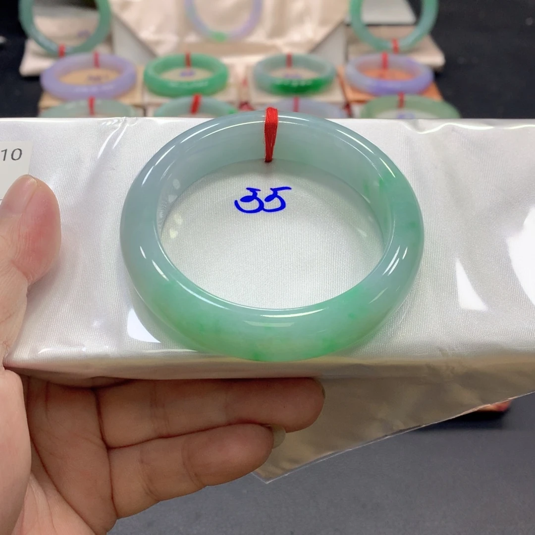 翡翠手镯未镶嵌55圈口