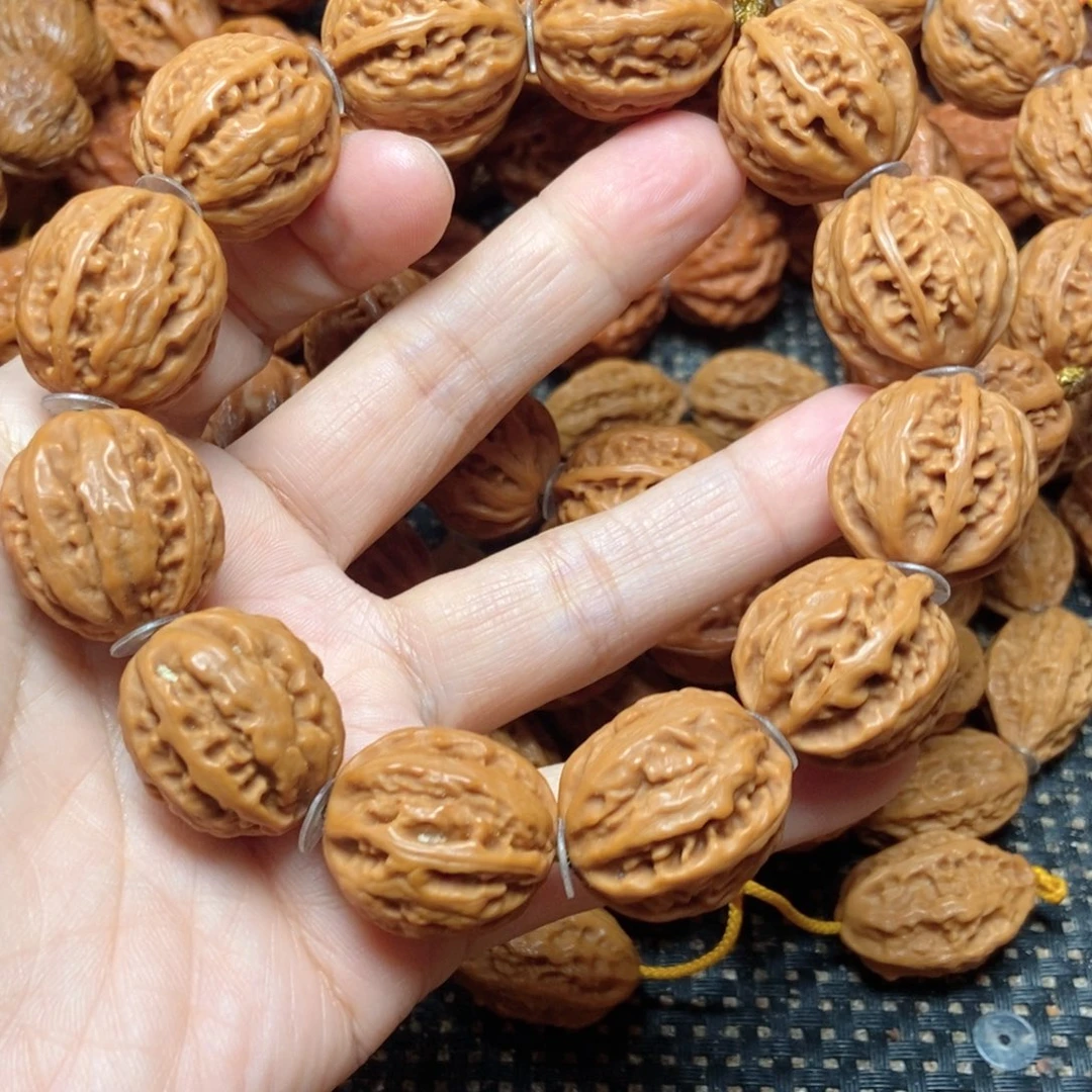 庄***人手串桃核八棱手串