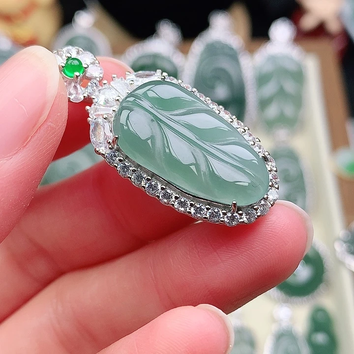 颈饰未镶嵌翡翠吊坠