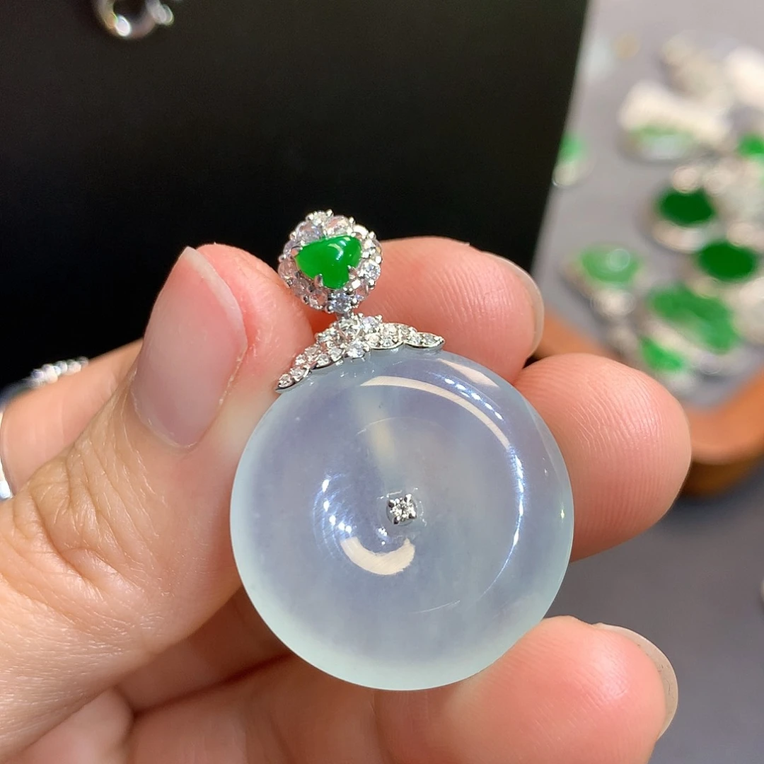 翡翠吊坠(不含链)18K金镶嵌