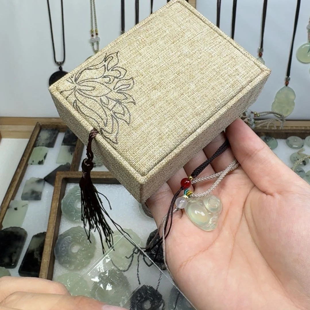 蛇纹石玉吊坠未镶嵌O*B