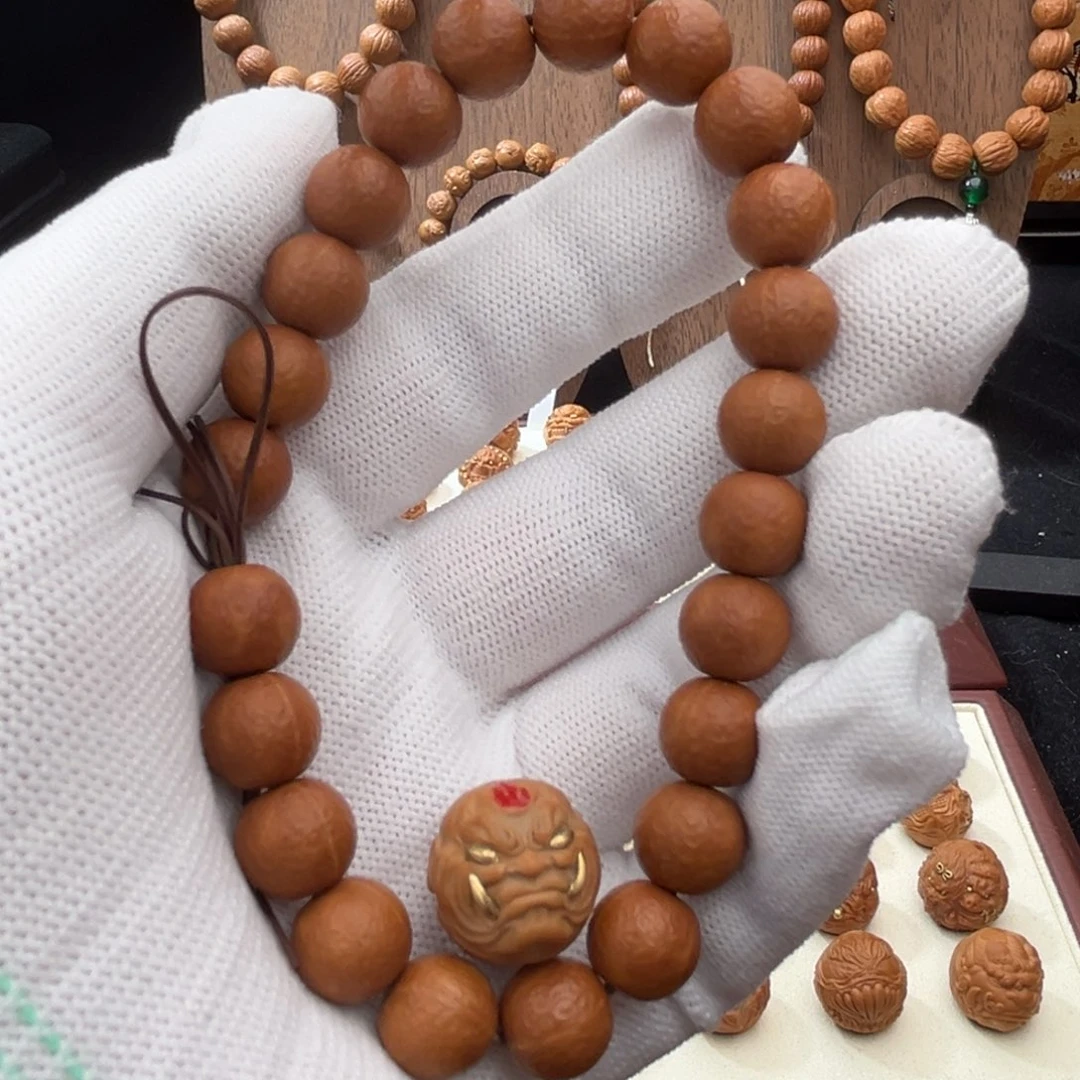 猴头核桃手串浅圆满。 獠牙