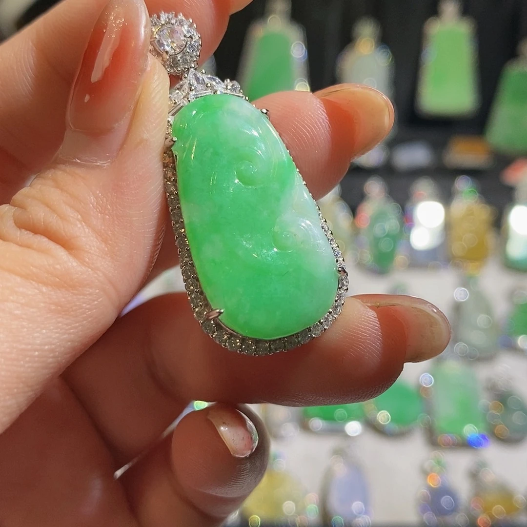 翡翠颈饰银S925镶嵌天然翡翠