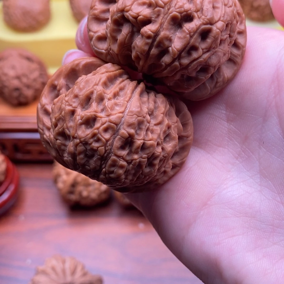 文玩核桃吊坠44血麒麟