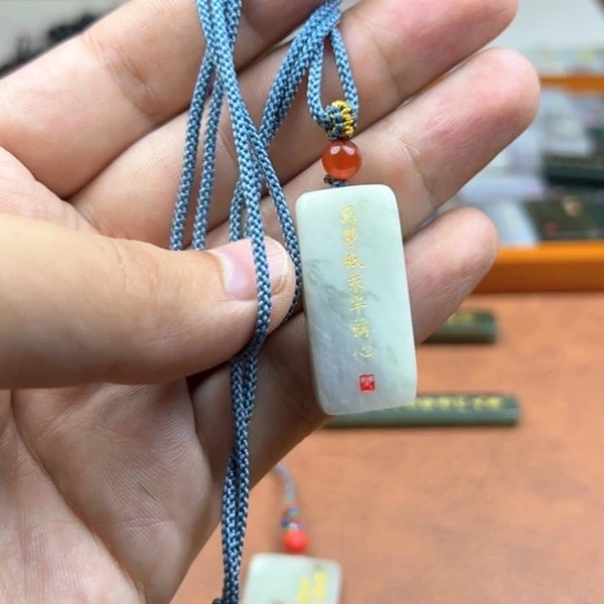 颈饰未镶嵌和田玉（糖玉）