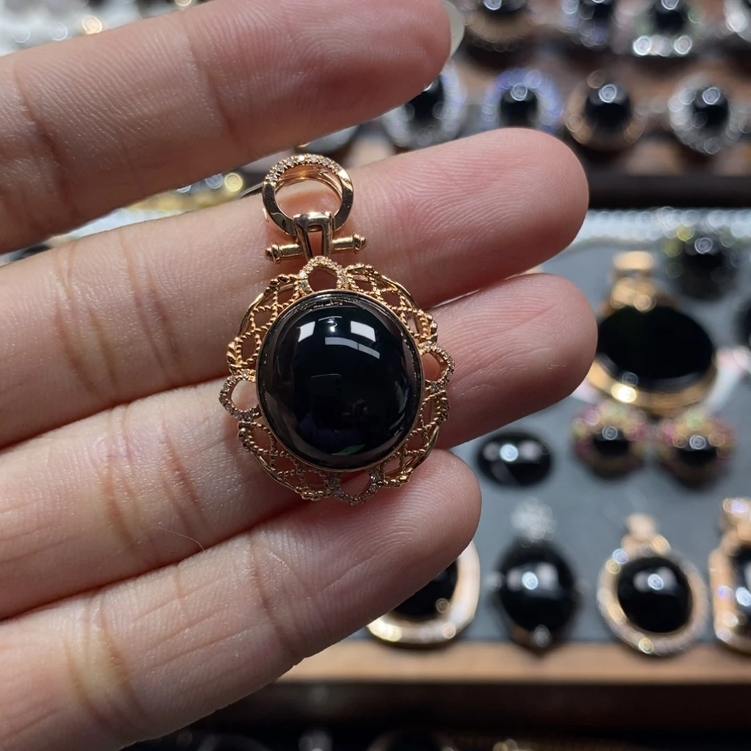 翡翠18K金镶嵌颈饰