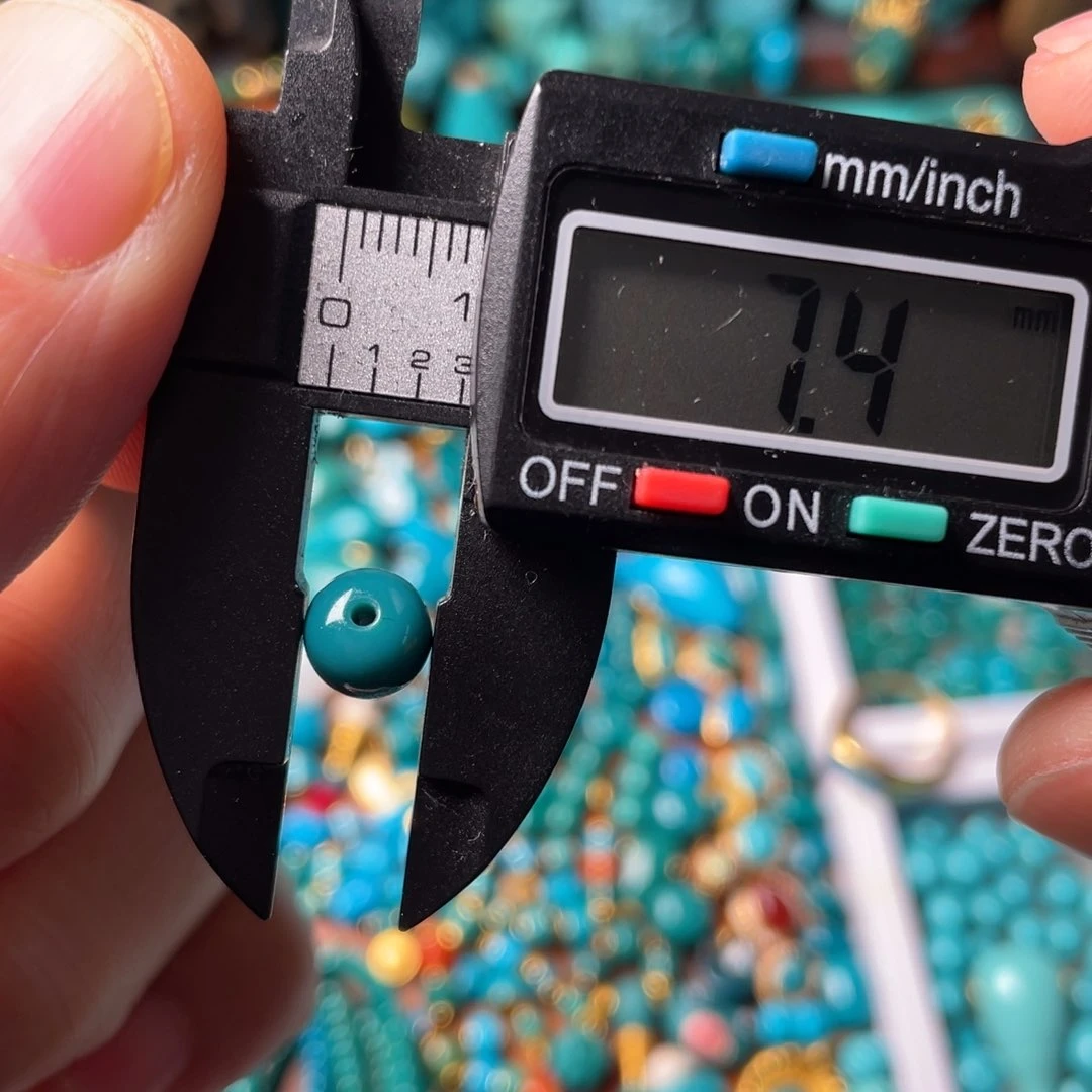 绿松石颈饰未镶嵌小*人