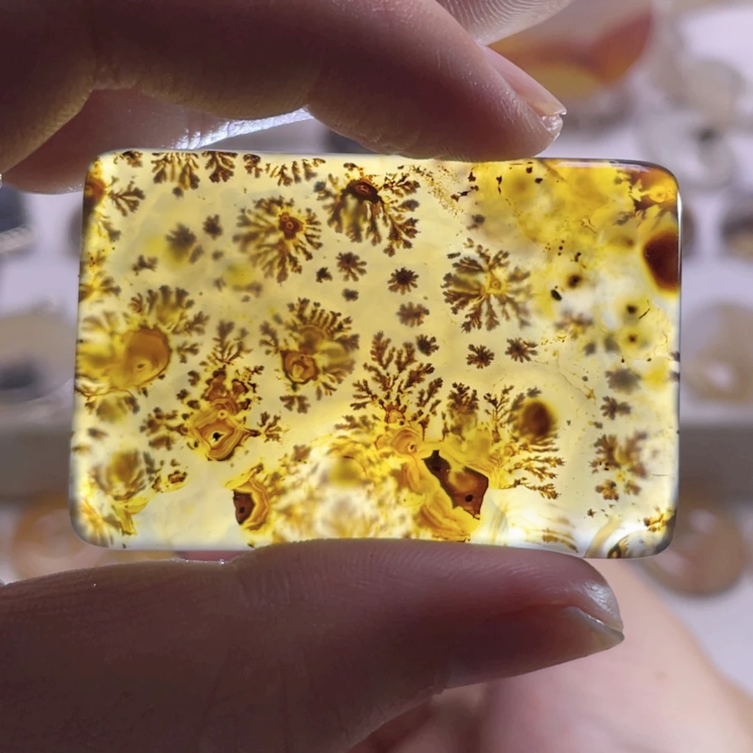 玛瑙/玉髓未镶嵌珠宝奇石