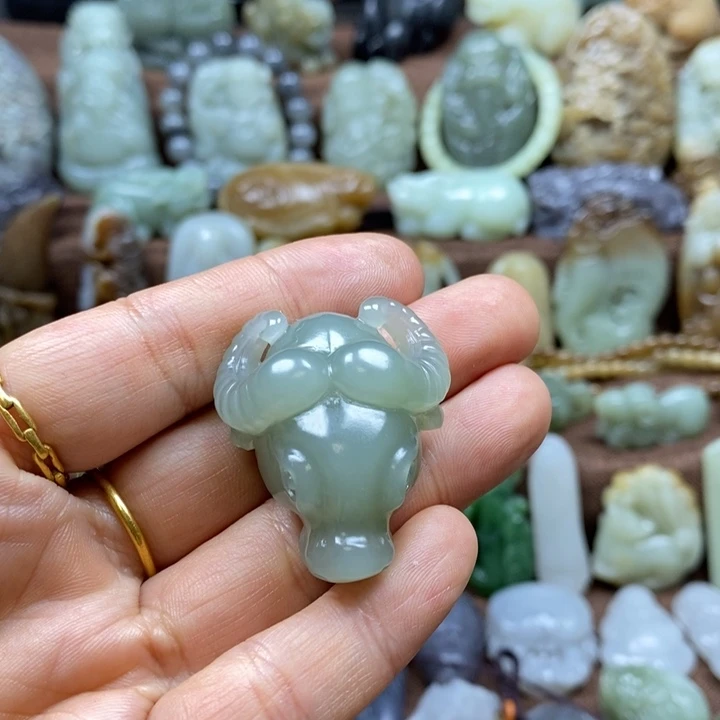 莒***店和田玉未镶嵌颈饰