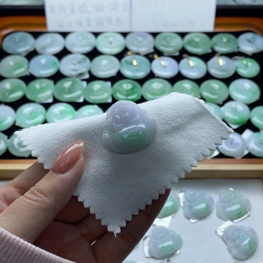 翡翠颈饰未镶嵌佛公