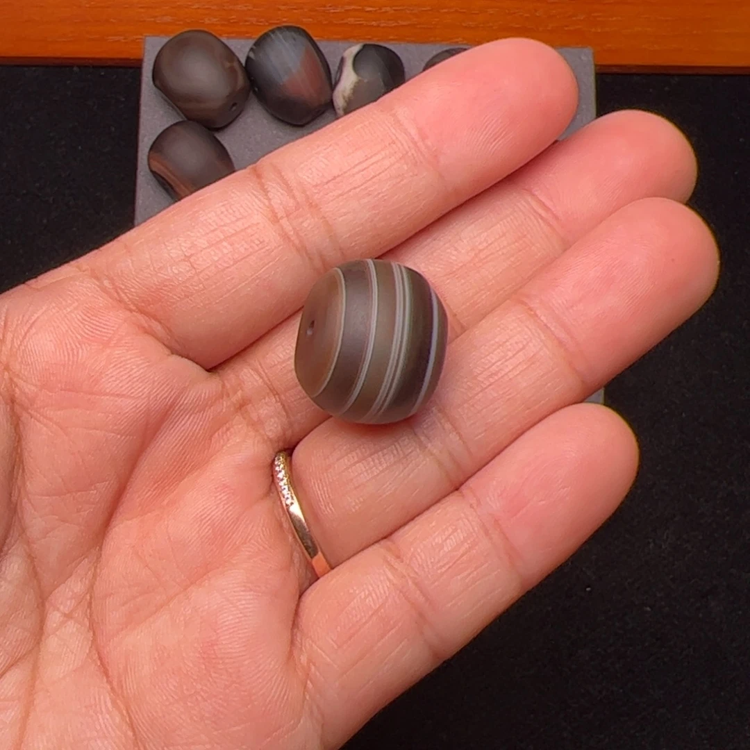 乌***梅玛瑙/玉髓未镶嵌配饰