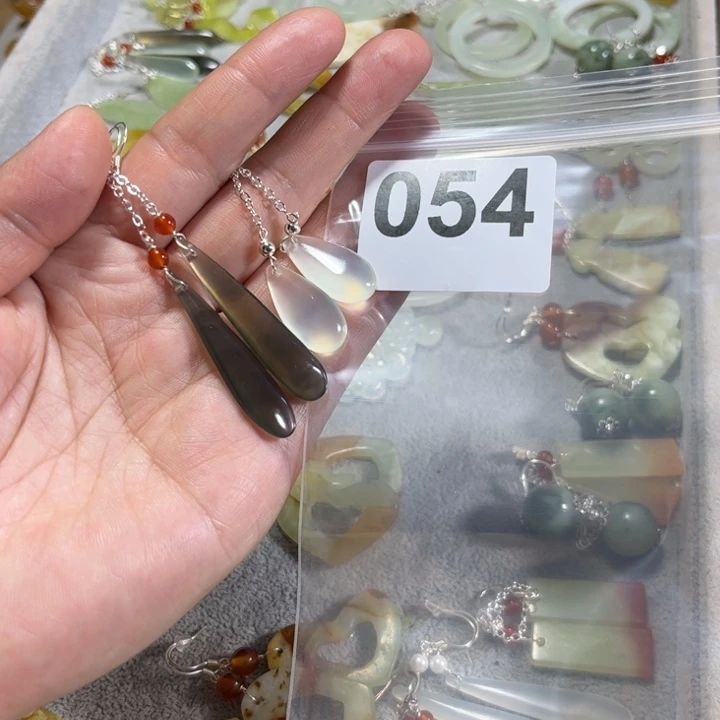 蛇纹石玉耳饰未镶嵌地*师