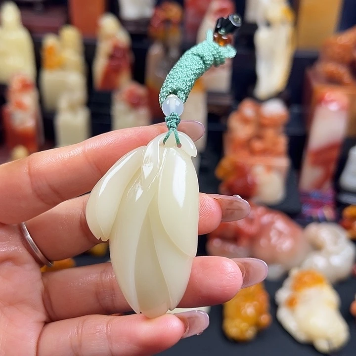 雪***莹寿山石老性芙蓉石