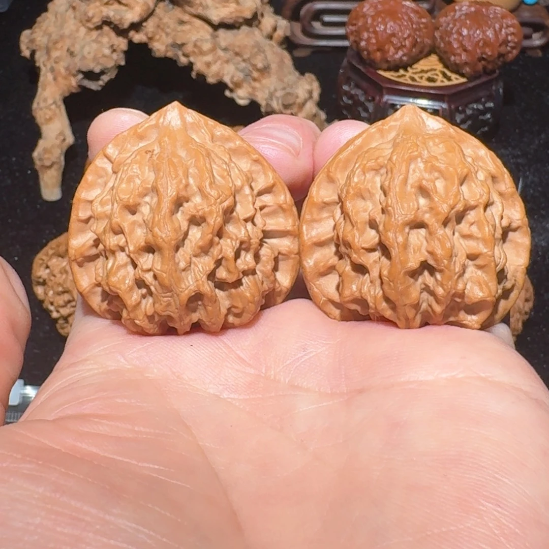 吊坠文玩核桃梨木台