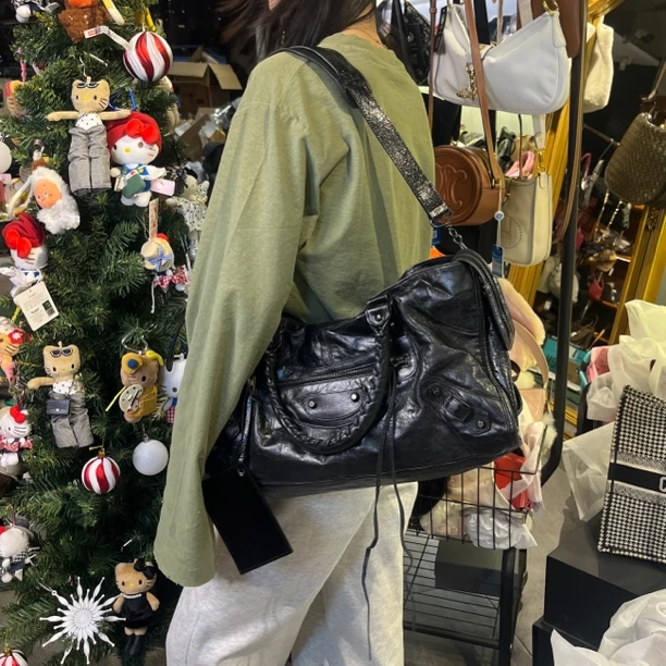 95新 Balenciaga/巴黎世家 复燃精选/黑色油蜡皮中号机车无原肩带