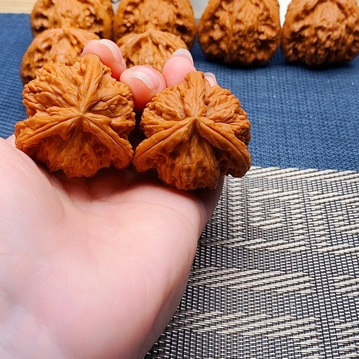 s***r吊坠文玩核桃三棱