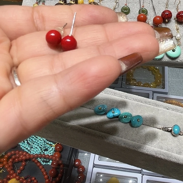 天然辰砂精工制作小灯泡耳钉