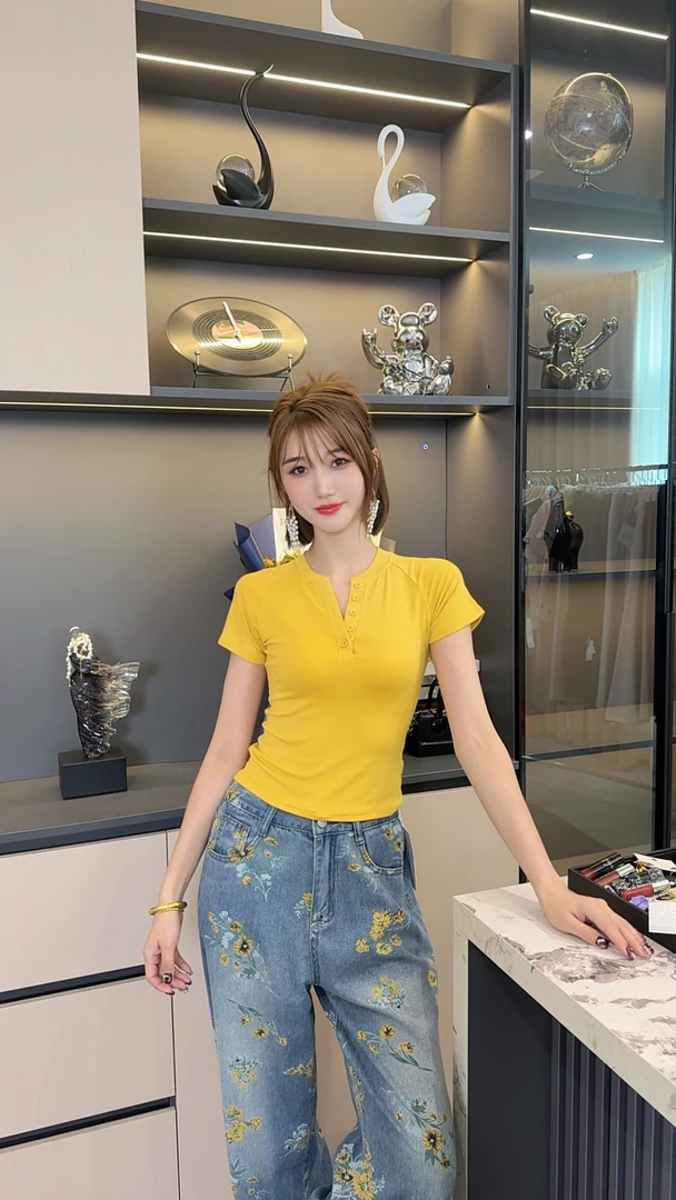 2025夏季新款排扣V领百搭锁骨小众设计感显瘦高腰纯欲纯色女短袖