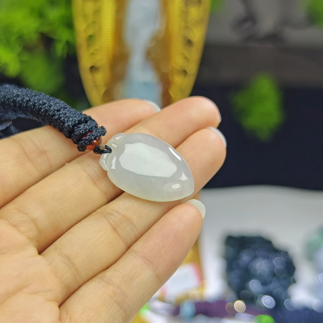 天然a货翡翠冰胶寿桃吊坠