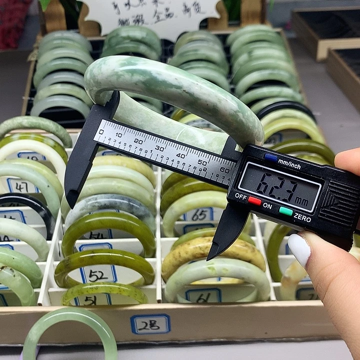 未镶嵌蛇纹石玉手镯888