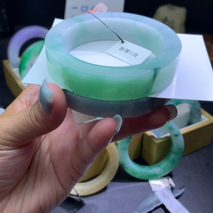 未镶嵌翡翠手镯定制翡翠