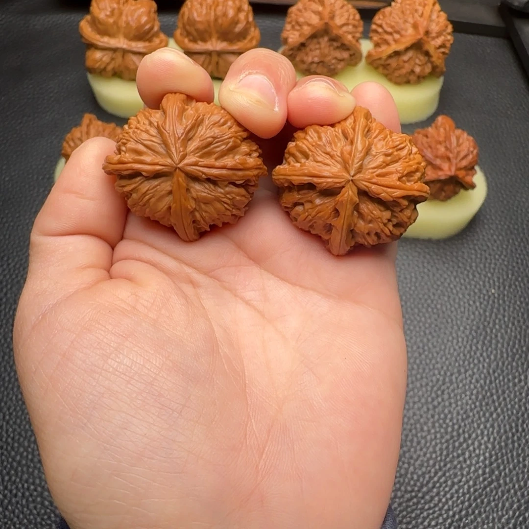 把件文玩核桃白狮子四棱 33尺寸