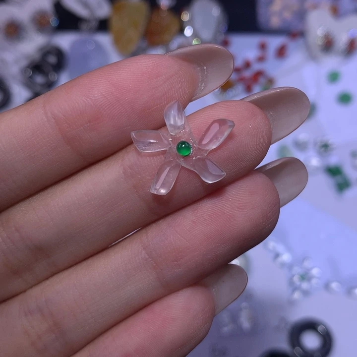 翡翠未镶嵌挂件一套