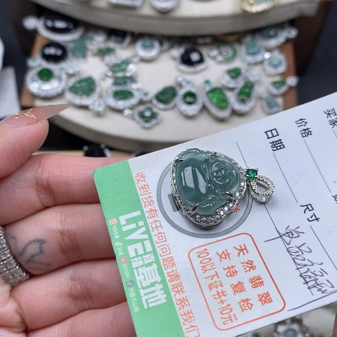 翡翠颈饰未镶嵌翡翠