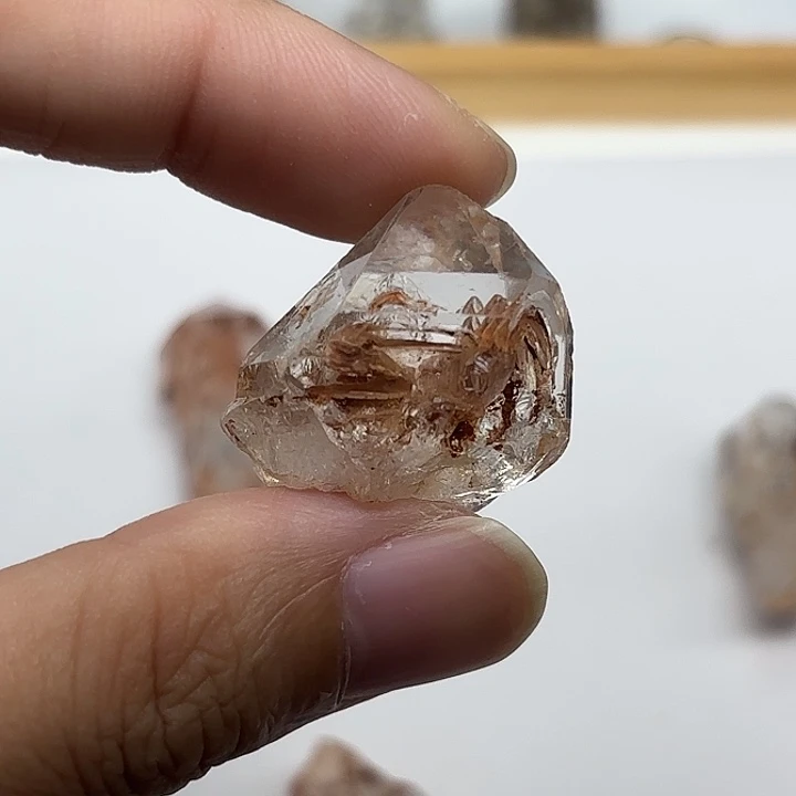 狗***孩颈饰未镶嵌水晶巴基斯坦红泥闪灵钻