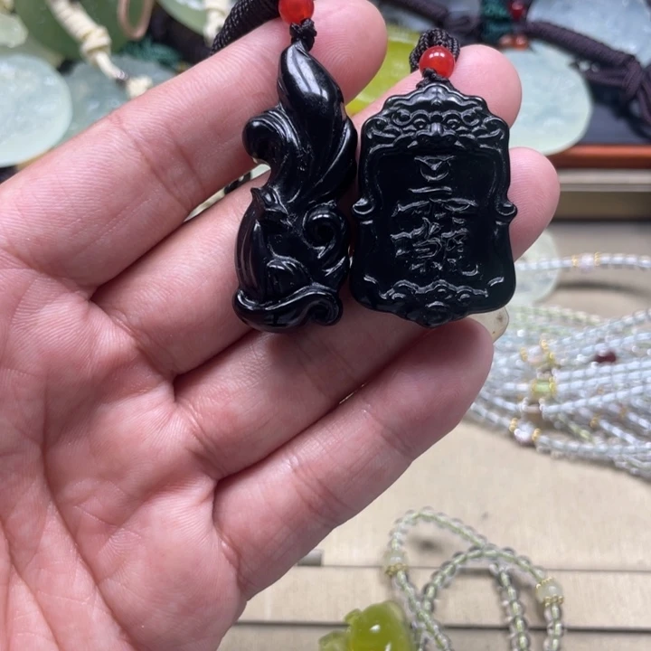 沅***茝蛇纹石玉未镶嵌颈饰