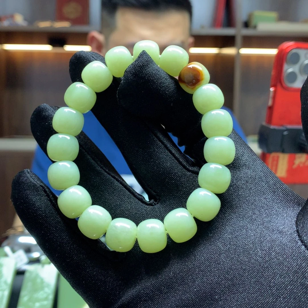 岫岩河磨玉（透闪石质玉）手链未镶嵌老*粉