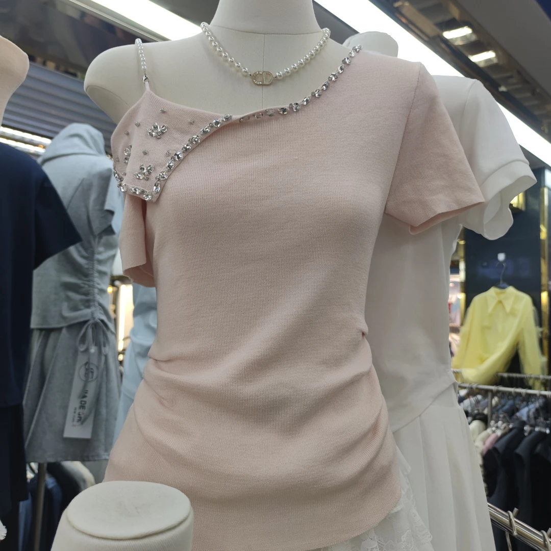 3883重工斜肩珍珠带小衫