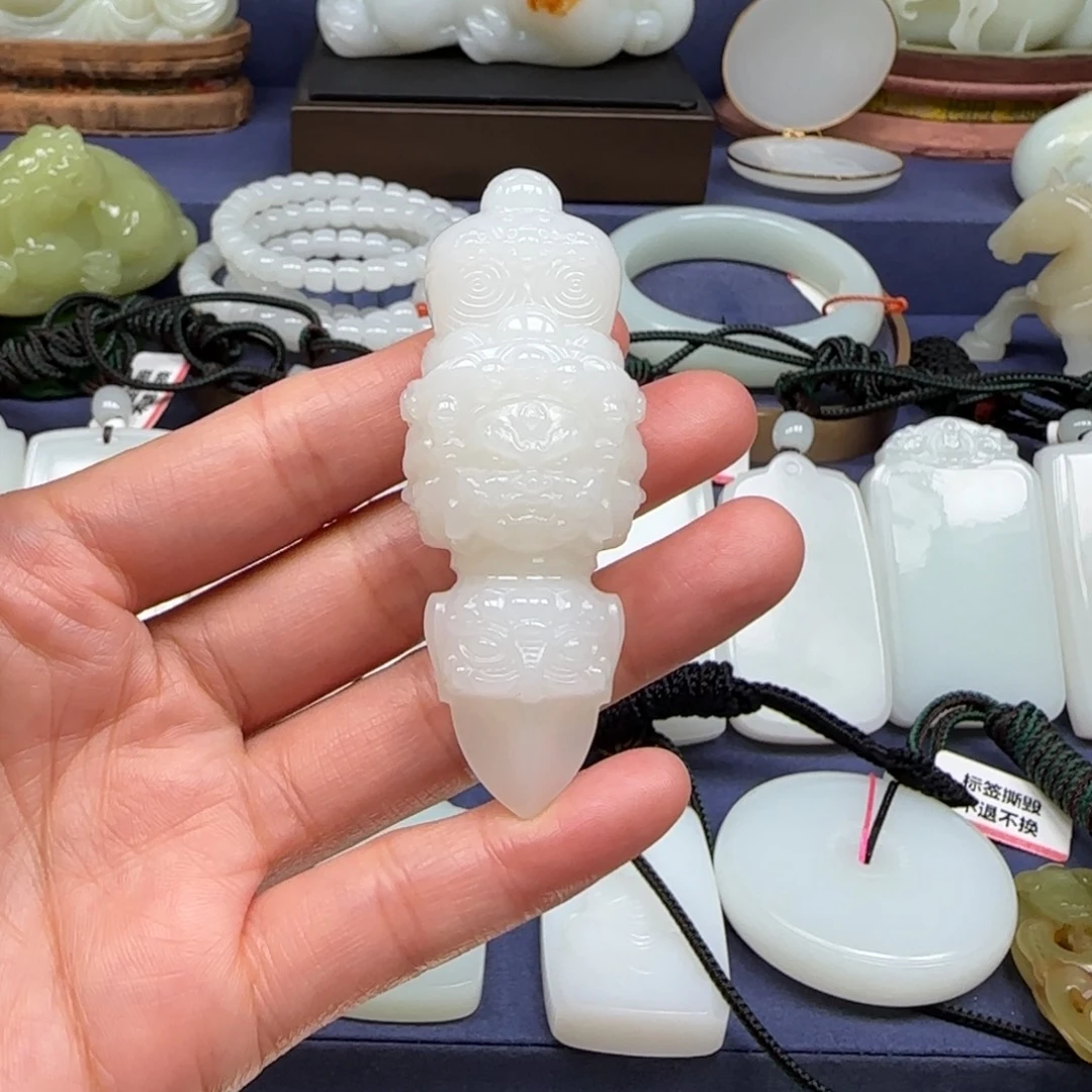 篮***城和田玉未镶嵌挂件