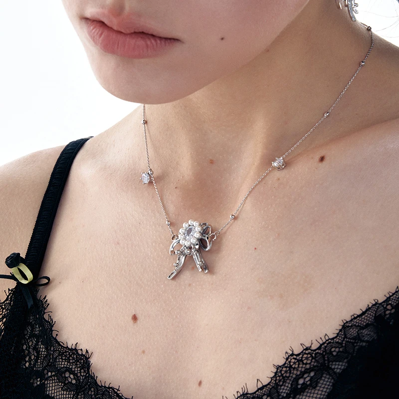 铜合金亚克力项链 1JINN M2M 复古蝴蝶结花锁骨链