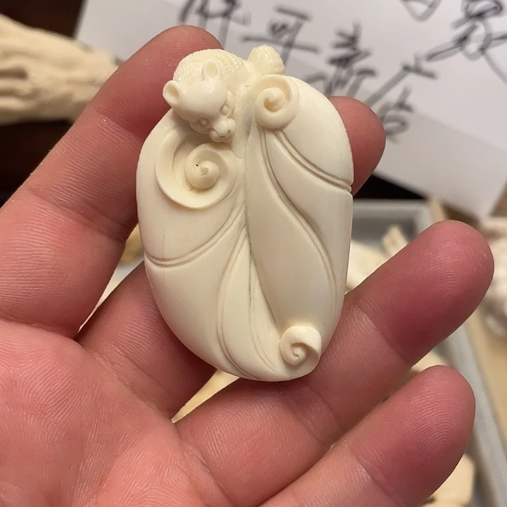 s***伟天然猛犸牙雕刻品