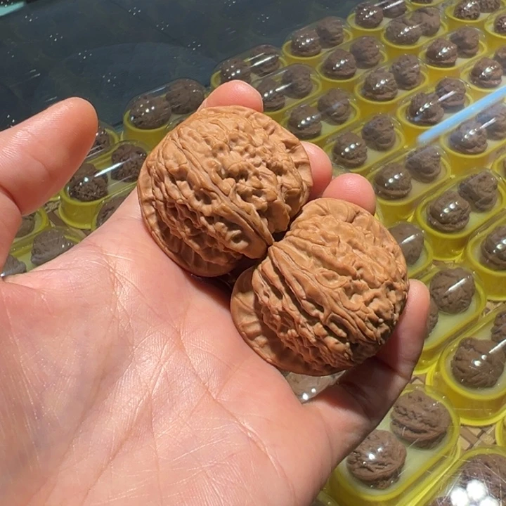 文玩核桃把件白狮子
