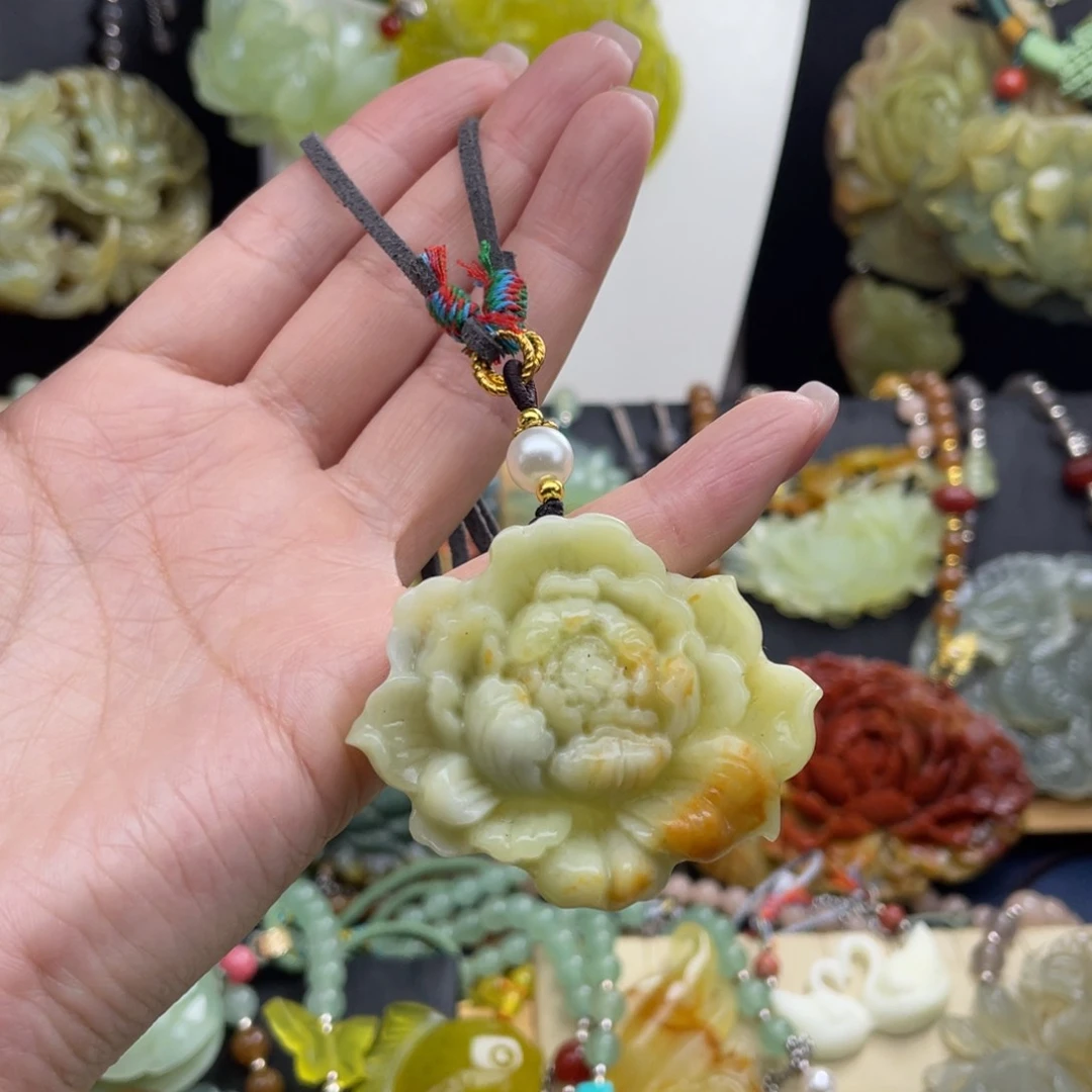 蛇纹石玉未镶嵌颈饰