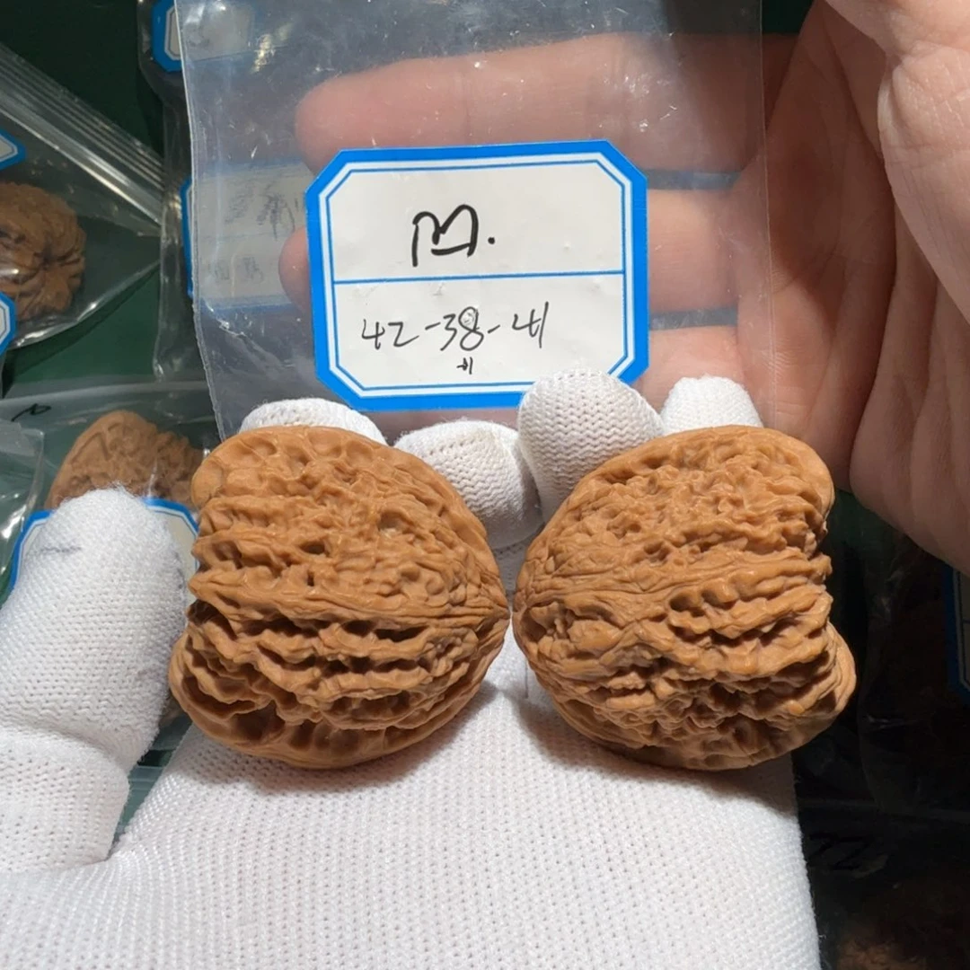 文玩核桃吊坠南疆凹底蝴蝶31