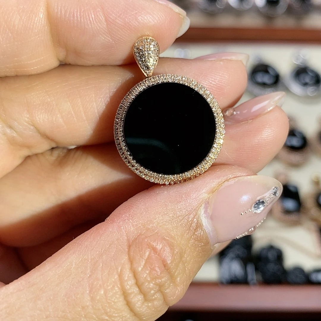 翡翠颈饰18K金镶嵌墨翠无事牌