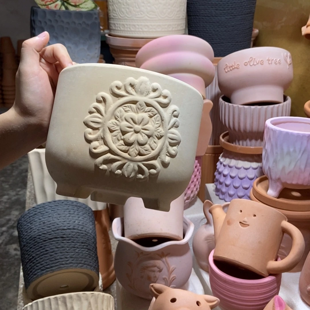 17×13白陶三脚雕花 粗陶1个