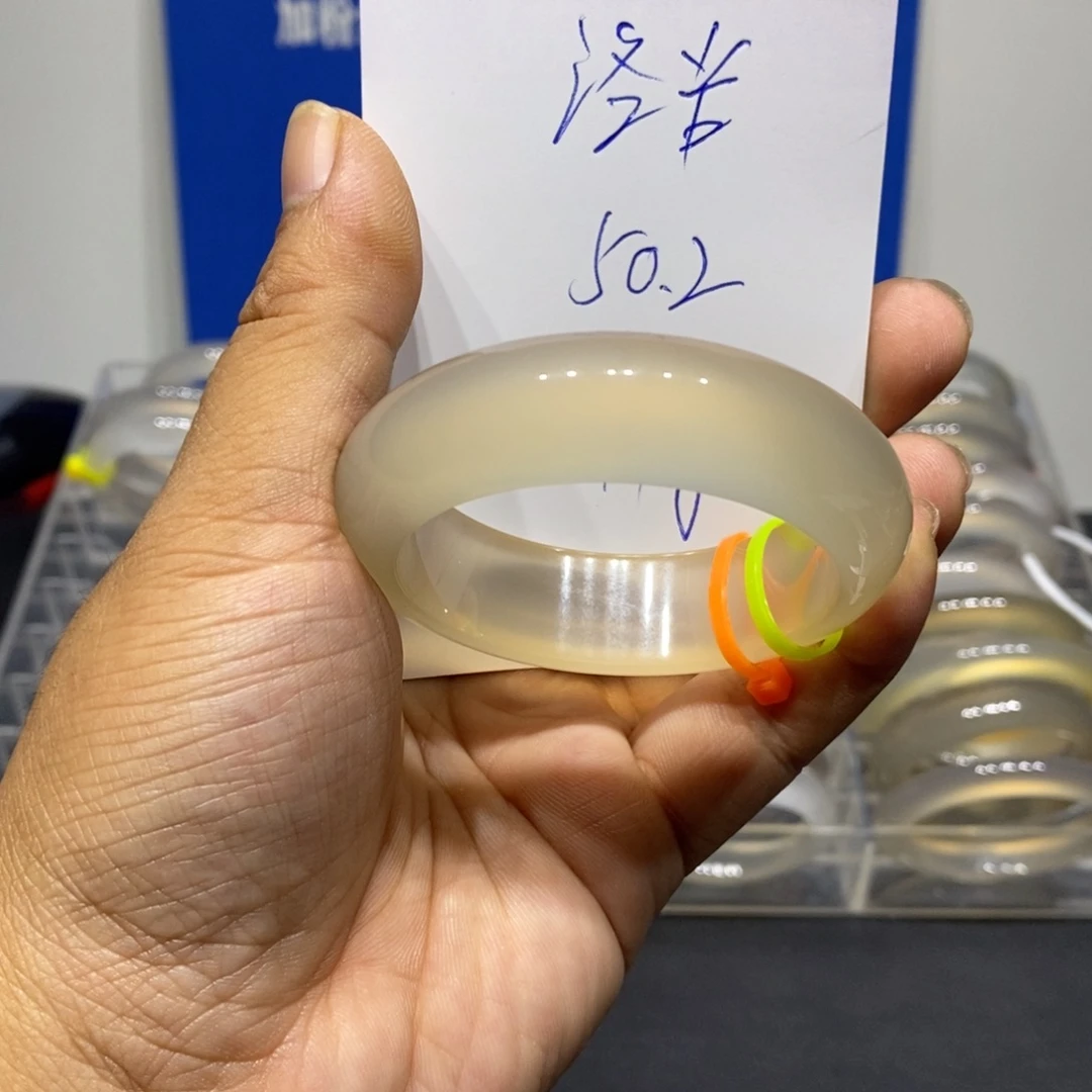 洛***尘玛瑙/玉髓未镶嵌手镯