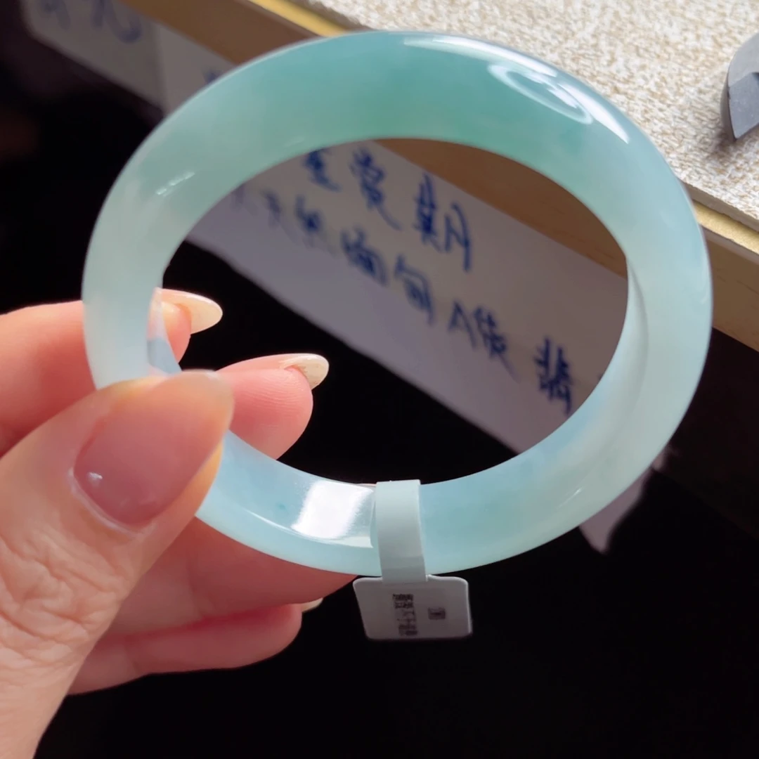 小***山未镶嵌手镯翡翠手镯