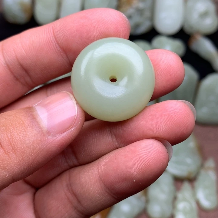 和田玉（糖玉）未镶嵌颈饰