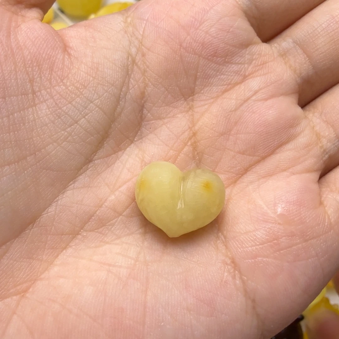 蜜蜡未镶嵌珠宝奇石