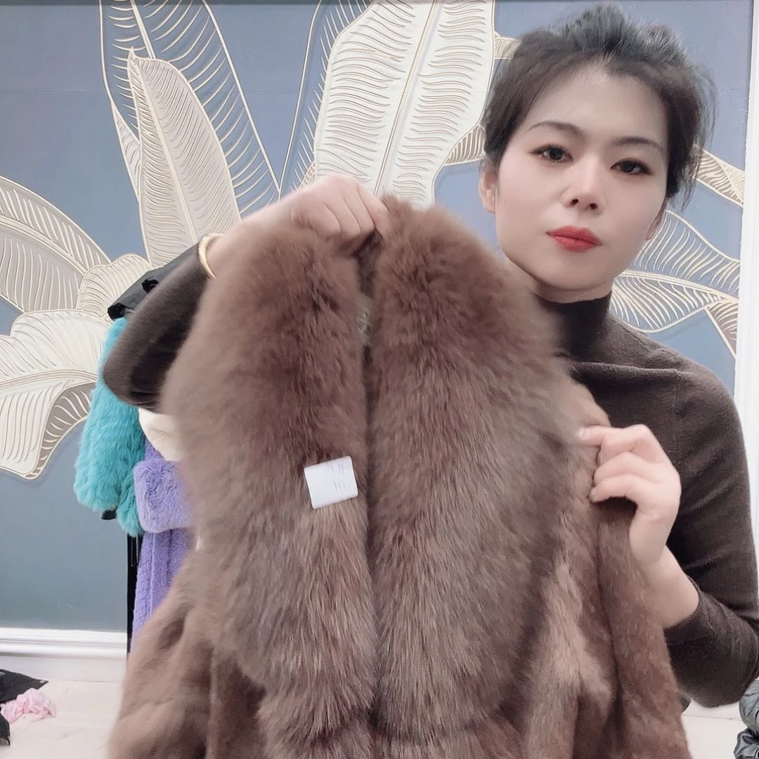 皮草搭配黑色西装