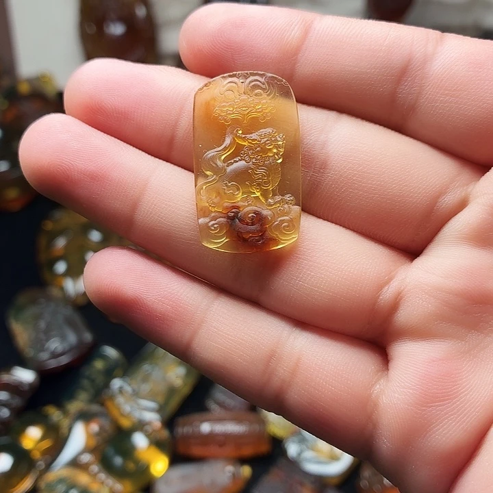 琥珀颈饰未镶嵌..