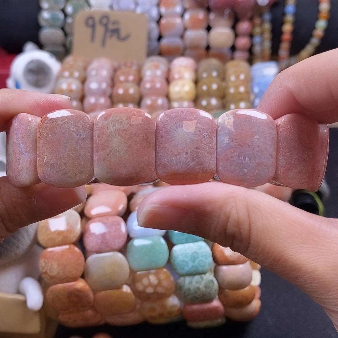 硅化珊瑚（珊瑚玉）未镶嵌手牌粉皮大花 9