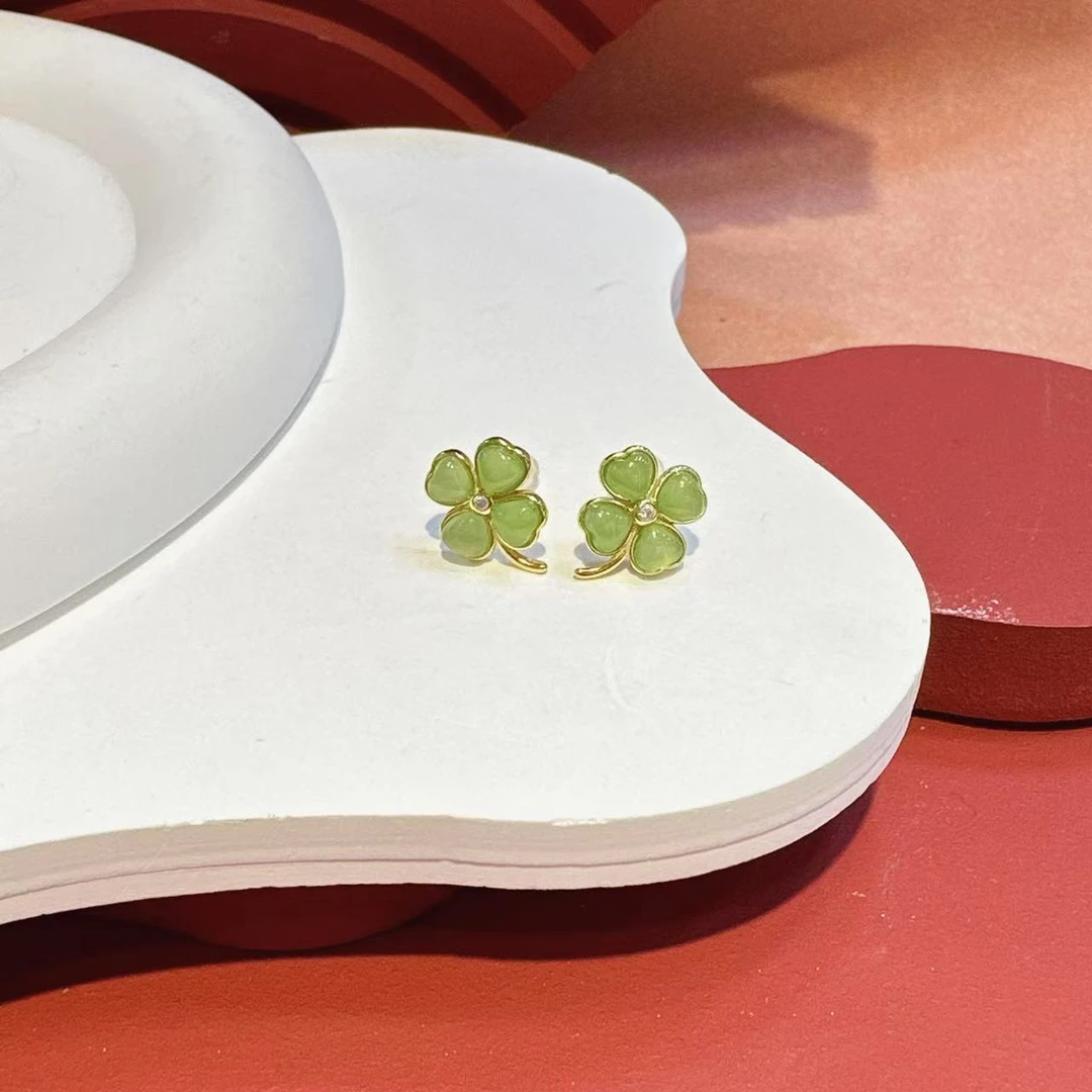 S925银镶嵌11mm苹果绿四叶草耳针HNZ9395